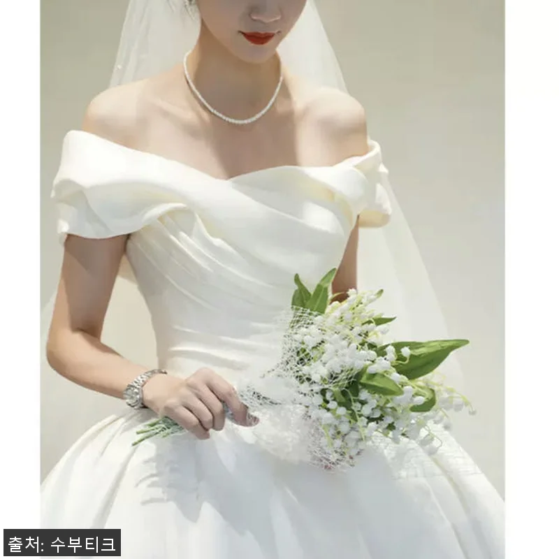 본식 스몰웨딩 오프숄더 화이트드레스 관련 이미지 1