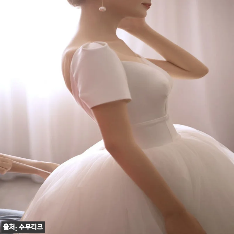 새틴 벨라인 결혼식 본식 웨딩드레스 관련 이미지 6