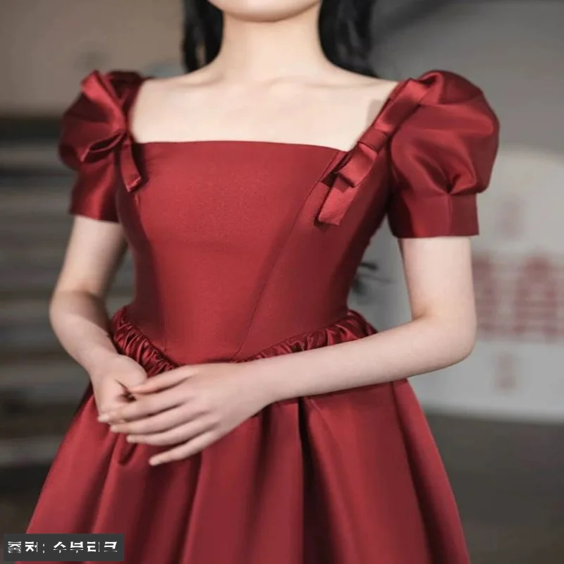 버건디 레드 드레스로 완성한 셀프 스 관련 이미지 1