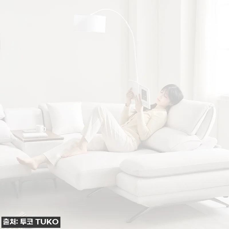 투코 제로우 전동 리클라이너 슬라이드 무빙 모션 소파 크림그레이 4인용, 거실 공간을 넓게 쓰고 싶다면 주목할 이슈템